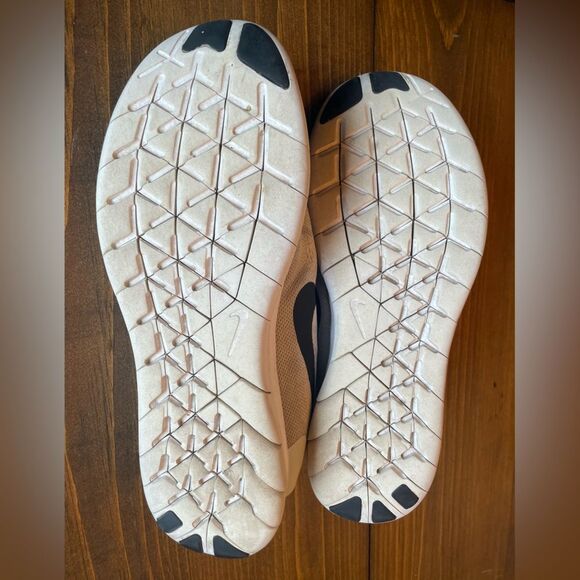 Nike sneakers light gray with black size 9.5 - Picture 5 of 6